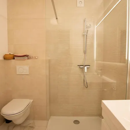 Luxury Res - With Parking Apartment