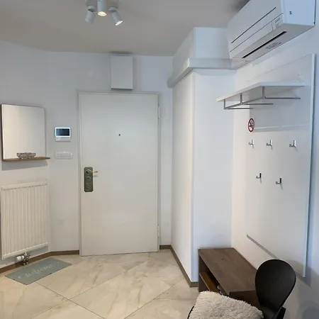 Luxury Res - With Parking Apartment
